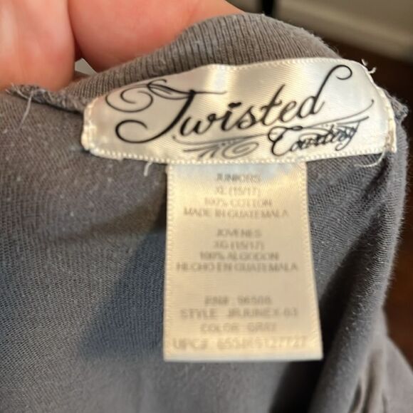 Y2K Gray Heart Wings Graphic Shirt 2000’s - Picture 7 of 7